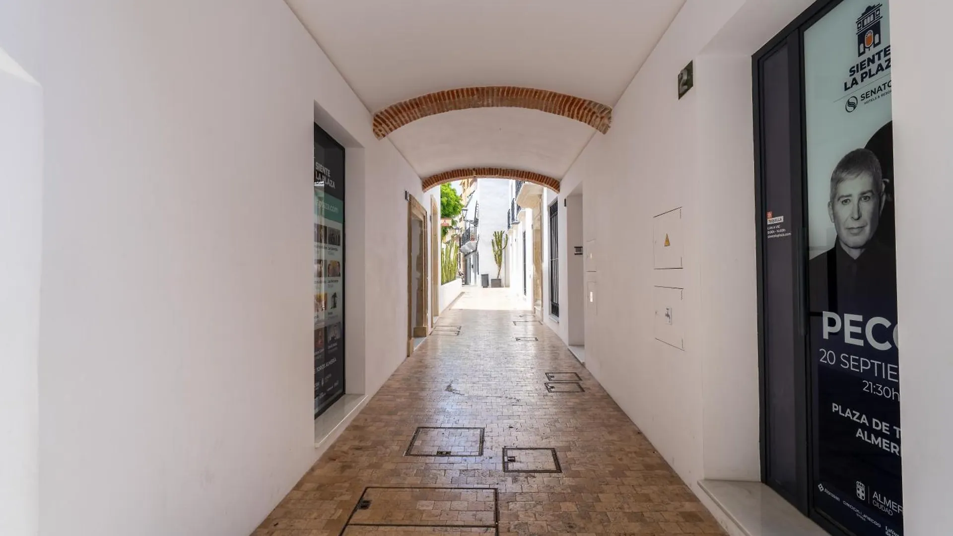 アパート Moott Homes Suites Arco De Braulio Duplex 4 アルメリア