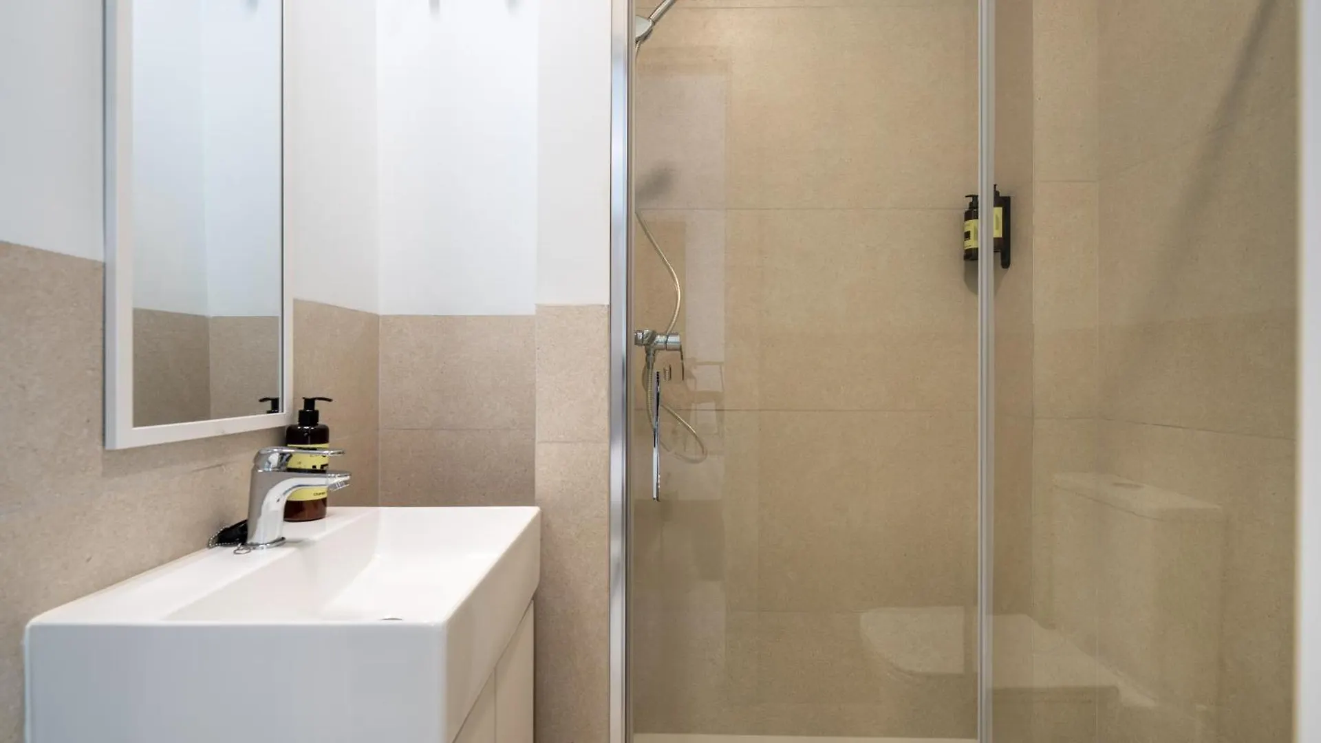 アパート Moott Homes Suites Arco De Braulio Duplex 4 アルメリア