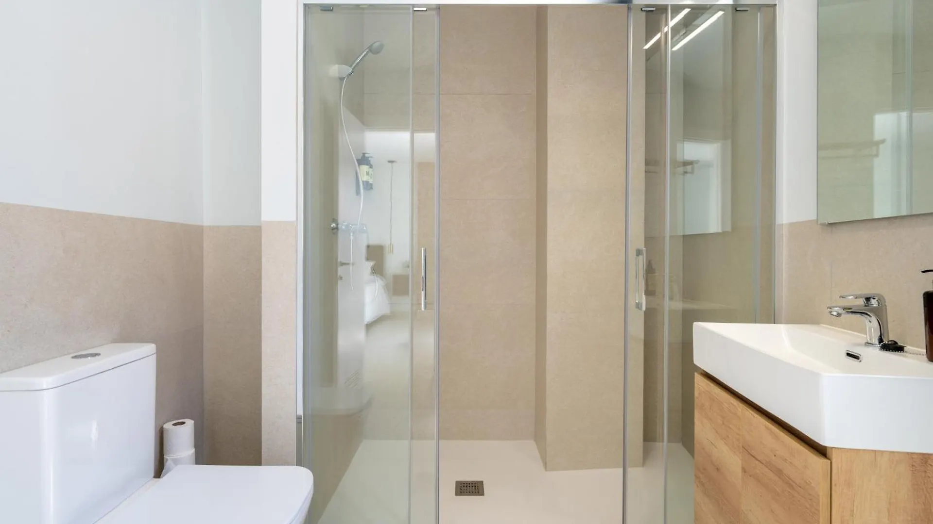 Moott Homes Suites Arco De Braulio Duplex 4 アルメリア アパート