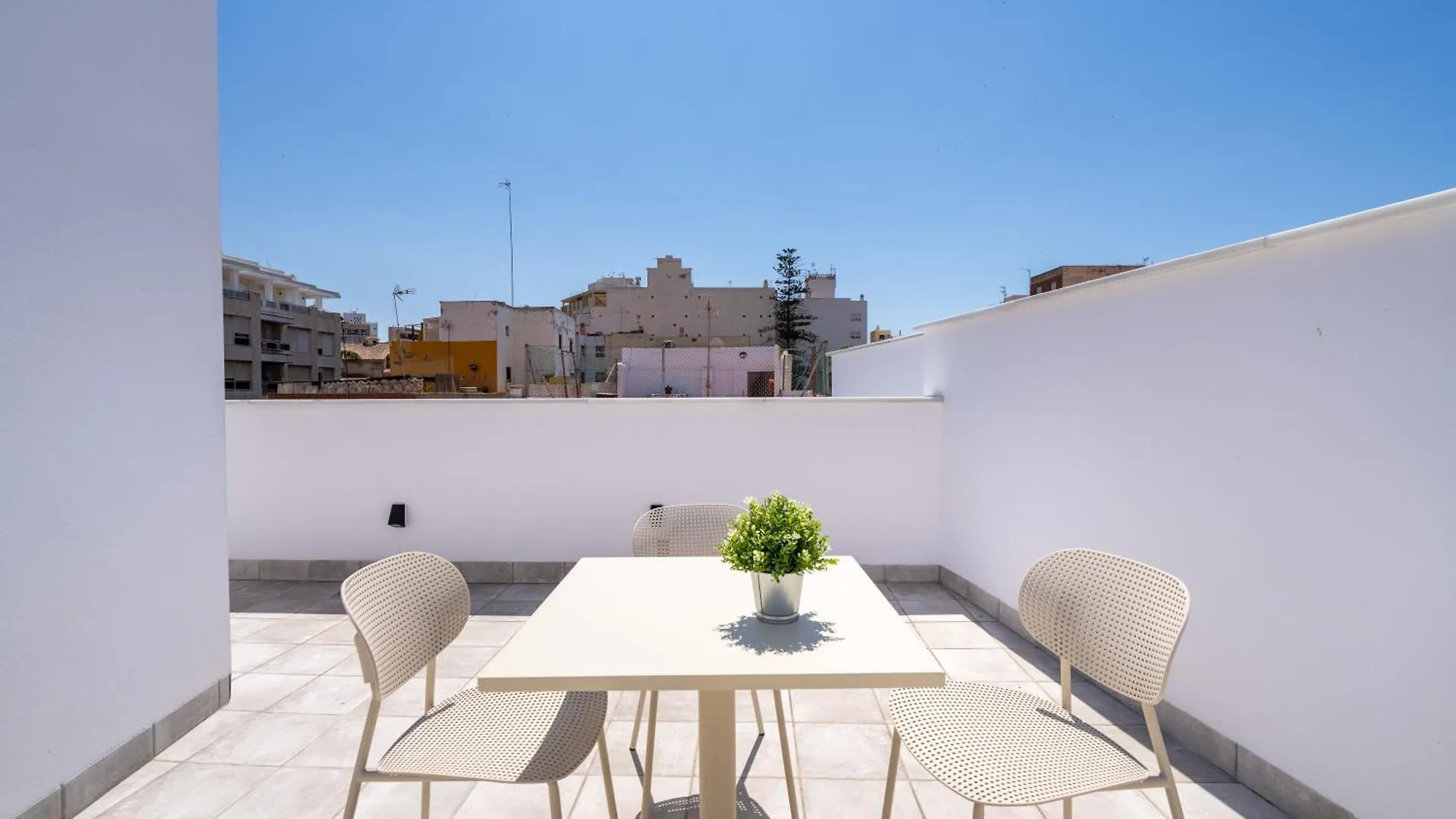 Moott Homes Suites Arco De Braulio Duplex 4 アルメリア アパート